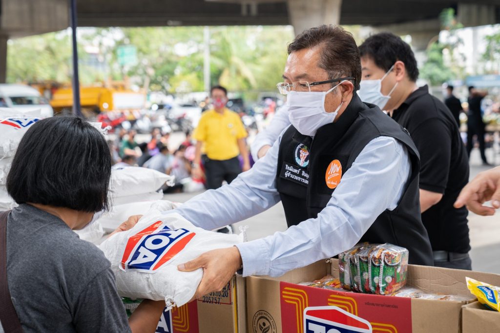 ข่าวรถวันนี้ :   ครอบครัว “ตั้งคารวคุณ” ร่วมกับกรุงเทพมหานคร ปันน้ำใจช่วยผู้เดือดร้อน “โควิด-19” ย่านวังทองหลาง