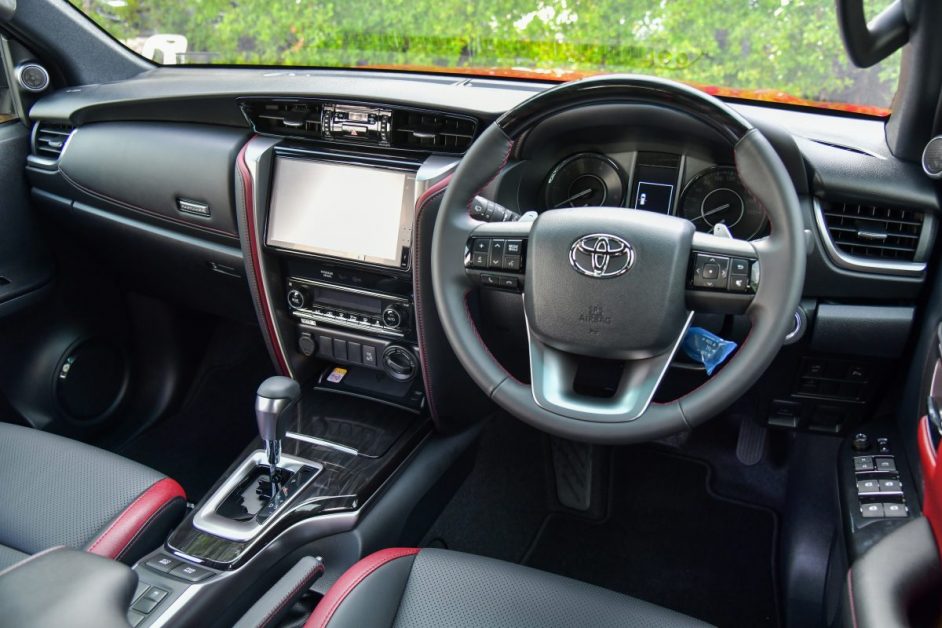 รีวิวรถใหม่ 2020 : Toyota Fortuner Legender สัมผัสแรกบนถนนจริง บอกได้เลยว่าครบเครื่อง ทั้งหล่อและลุย