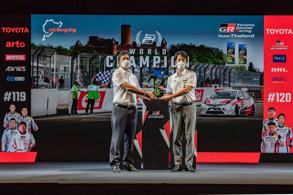 ข่าวรถวันนี้ : โตโยต้า รับถ้วยรางวัล การแข่งขัน ADAC 24 Hours Race Nürburgring ประเทศเยอรมนี